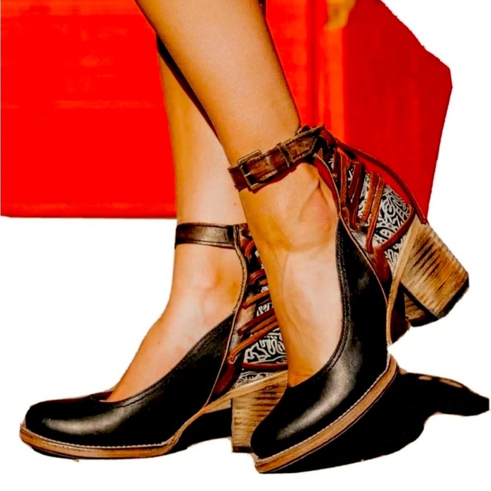 Freebird Raeann Size 11, only worn once.